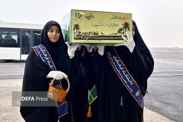 تشییع پیکر شهدای گمنام با حضور دانش آموزان دختر در اهواز