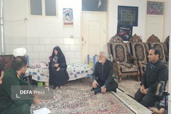 دیدار مسئولان ناحیه حضرت رسول (ص) کرمان با خانواده شهید «یدالله کافی‌نژاد»