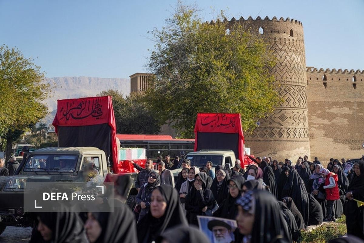 تشییع ۱۲ شهید دفاع مقدس همزمان با سالروز شهادت حضرت زهرا (س) در شیراز
