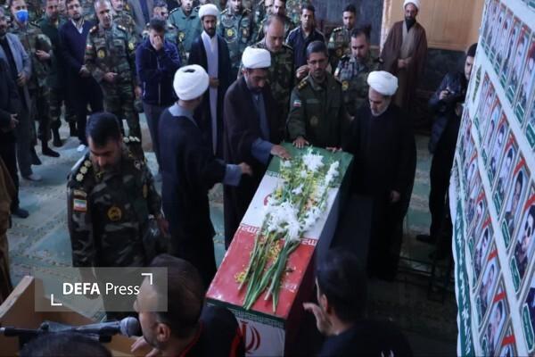 حضور شهید گمنام یادآور روحیه جهادی و اخلاص رزمندگان دفاع مقدس است حضور شهید گمنام یادآور روحیه جهادی و اخلاص رزمندگان دفاع مقدس است