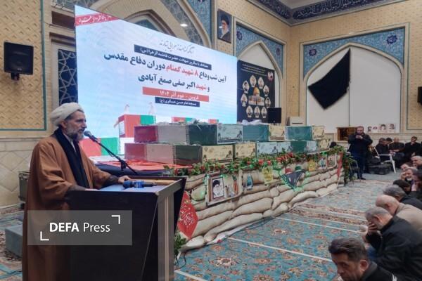 شهدا زنده‌اند و بر عالم دنیا اثر می‌گذارند