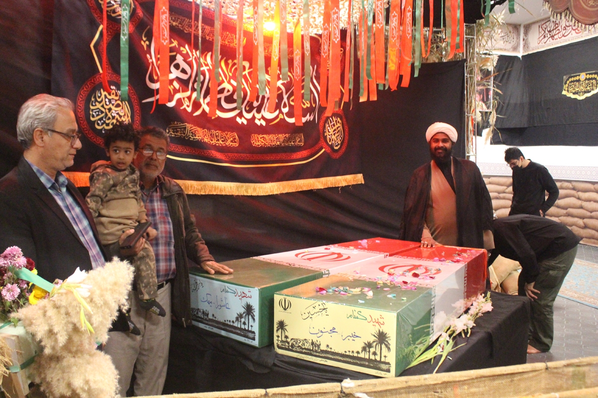 تصاویر/ حال و هوای زائران معراج الشهدای گمنام قم