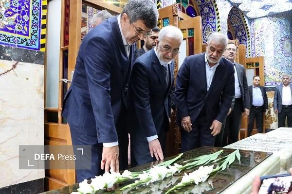 ورود وزیر کشور به استان یزد و ادای احترام به سومین شهید محراب