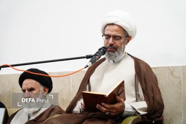 عالم دینی باید با تواضع و جهاد تبیین، مردم را به خدا وصل کند