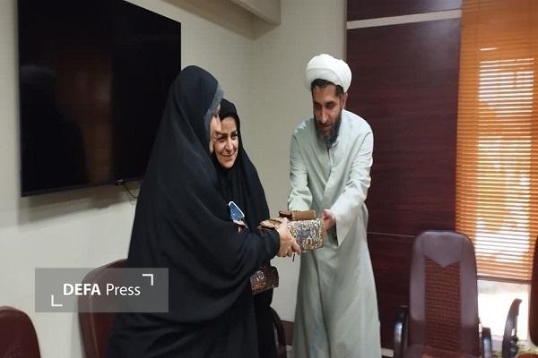 تجلیل سرهنگ «حرزاده» از بانوان شاغل در اداره کل حفظ آثار و نشر ارزشهای دفاع مقدس و مقاومت استان یزد+ تصاویر تجلیل سرهنگ «حرزاده» از بانوان شاغل در اداره کل حفظ آثار و نشر ارزشهای دفاع مقدس و مقاومت استان یزد+ تصاویر