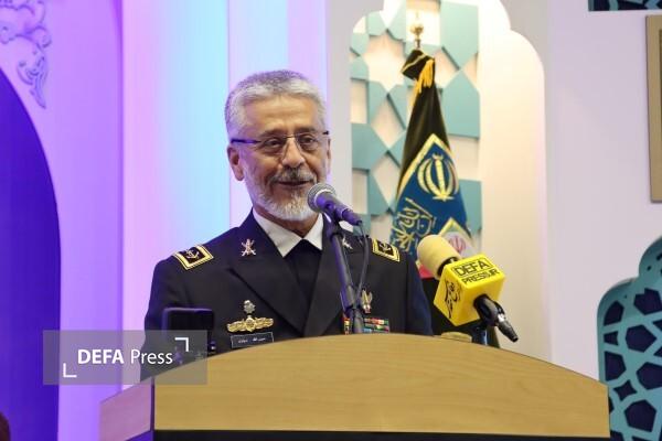 دریادار سیاری: دشمنان ایران به دنبال تغییر در باورها و سبک زندگی ما هستند دریادار سیاری: دشمنان ایران به دنبال تغییر در باورها و سبک زندگی ما هستند