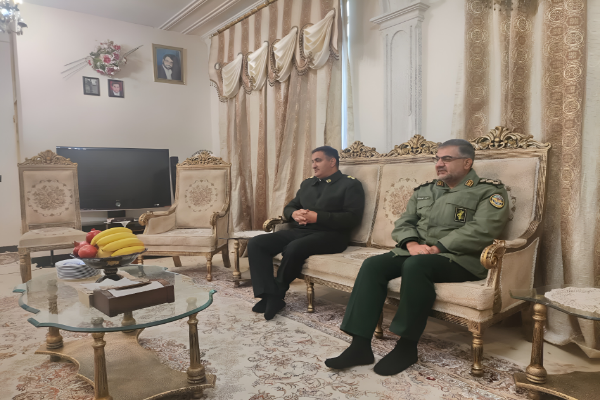 تجلیل مدیرکل حفظ آثار دفاع مقدس کهگیلویه و بویراحمد از خانواده شهدا+ تصاویر