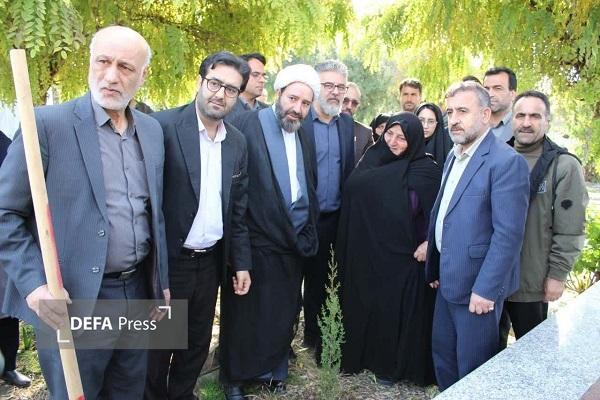 کاشت ۱۲۰۰ اصله نهال به مناسبت روز مادر در مازندران