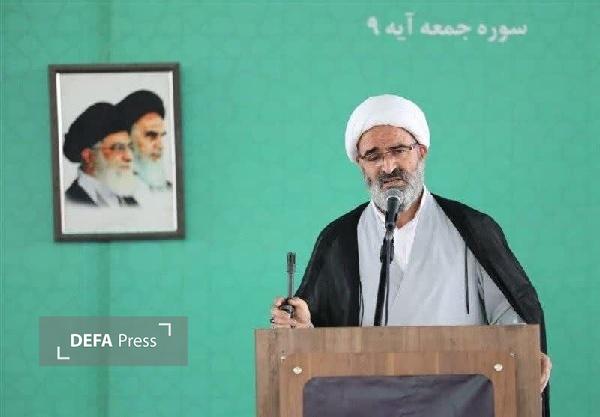 تغییر هویت جامعه هدف اصلی دشمنان انقلاب است