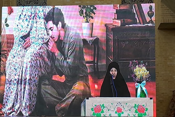 یک نماز جمعه مادرانه