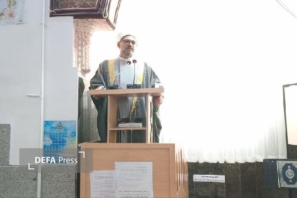 زن ستون استوار خانواده و نماد پاکی در جامعه اسلامی است