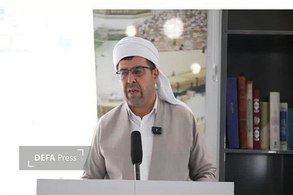 اسلام به زن با کرامت و دارای حقوق برابر با مردان نگاه می‌کند