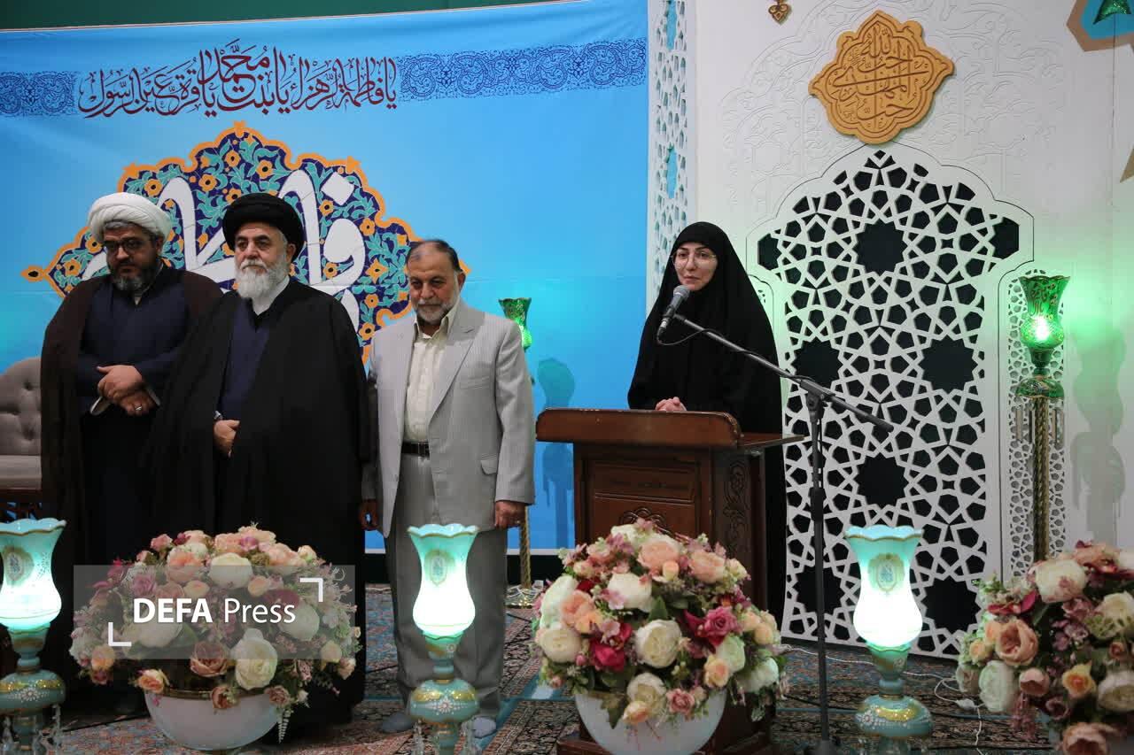 تقدیر تولیت مسجد جمکران از همسر «ابوعباس» اسیر ۱۰۰۰ روزه در عراق + تصاویر