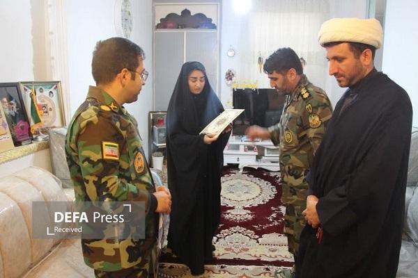 دیدار فرمانده تیپ ۲۸۴ شهید رستمی نزاجا با خانواده شهدای جنگ ۱۲ روزه دیدار فرمانده تیپ ۲۸۴ شهید رستمی نزاجا با خانواده شهدای جنگ ۱۲ روزه