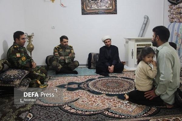 دیدار فرمانده تیپ ۲۸۴ شهید رستمی نزاجا با خانواده شهدای جنگ ۱۲ روزه دیدار فرمانده تیپ ۲۸۴ شهید رستمی نزاجا با خانواده شهدای جنگ ۱۲ روزه