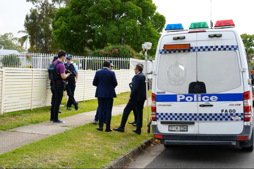 پدر و پسری با پرچم داعش؛ داستان تیراندازی سیدنی