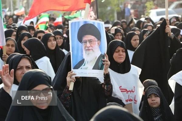 بانوان در حفظ انسجام ملی همگام با مردان در میدان ایستادهاند بانوان در حفظ انسجام ملی همگام با مردان در میدان ایستادهاند