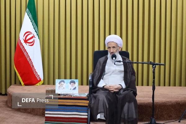 انسان‌های بافضیلت سرمایه‌ای برای همه بشریت‌ هستند