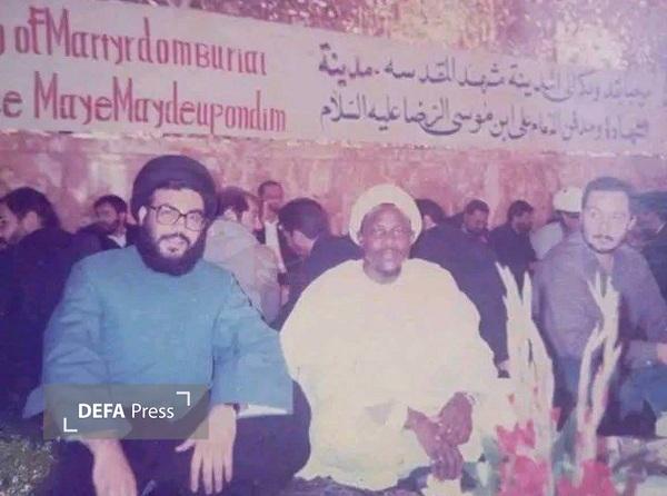 انتشار تصویری قدیمی از رهبران شیعی لبنان و نیجریه در حرم امام رضا (ع) انتشار تصویری قدیمی از رهبران شیعی لبنان و نیجریه در حرم امام رضا (ع)