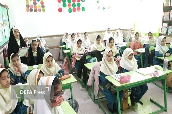 تجلیل از فرزندان ایثارگر مدارس شهرستان زارچ + تصاویر