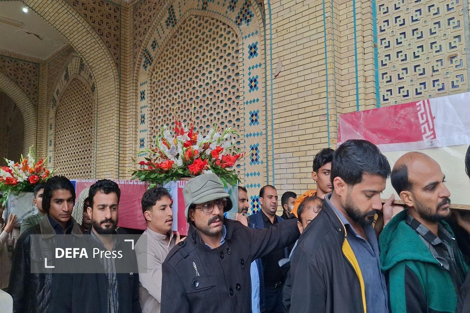 پیکر شهیدان حادثه تروریستی فهرج با حضور باشکوه مردم شهیدپرور بم تشییع شد+تصاویر پیکر شهیدان حادثه تروریستی فهرج با حضور باشکوه مردم شهیدپرور بم تشییع شد+تصاویر