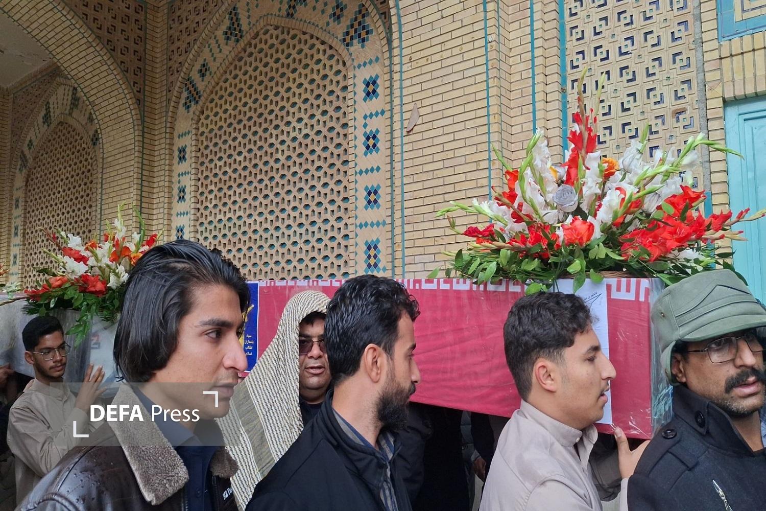 پیکر شهیدان حادثه تروریستی فهرج با حضور باشکوه مردم شهیدپرور بم تشییع شد+تصاویر پیکر شهیدان حادثه تروریستی فهرج با حضور باشکوه مردم شهیدپرور بم تشییع شد+تصاویر