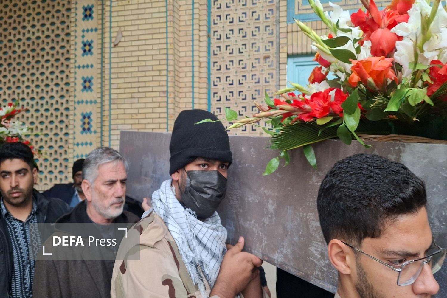 پیکر شهیدان حادثه تروریستی فهرج با حضور باشکوه مردم شهیدپرور بم تشییع شد+تصاویر پیکر شهیدان حادثه تروریستی فهرج با حضور باشکوه مردم شهیدپرور بم تشییع شد+تصاویر