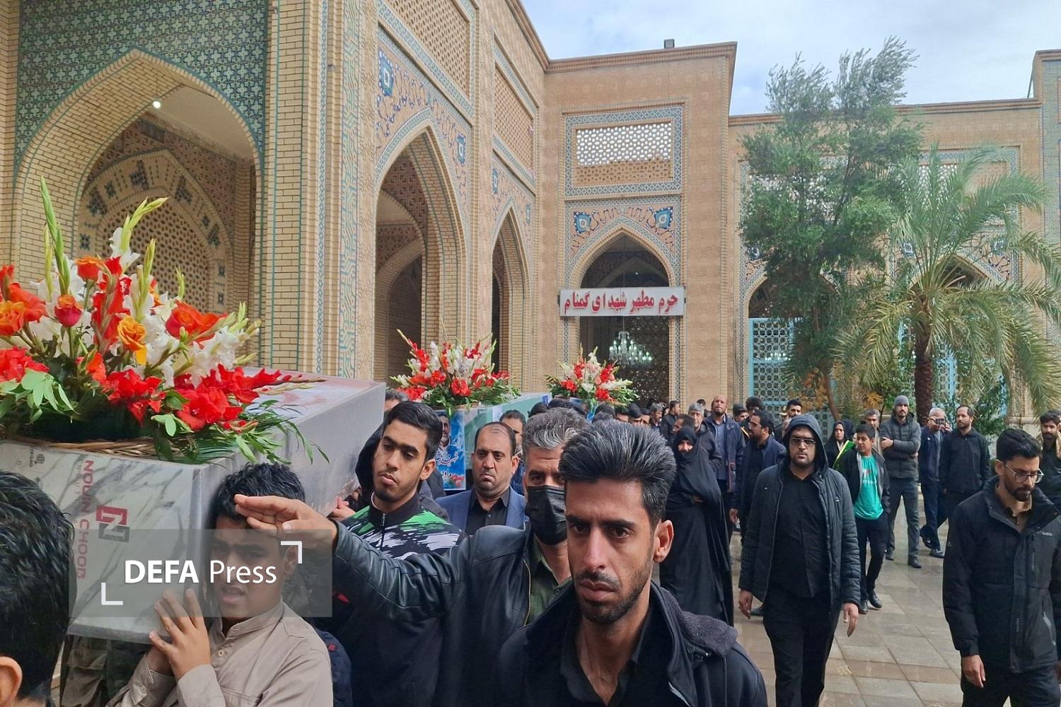 پیکر شهیدان حادثه تروریستی فهرج با حضور باشکوه مردم شهیدپرور بم تشییع شد+تصاویر پیکر شهیدان حادثه تروریستی فهرج با حضور باشکوه مردم شهیدپرور بم تشییع شد+تصاویر