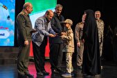 پژوهشگران برگزیده دفاع مقدس و مقاومت تجلیل شدند