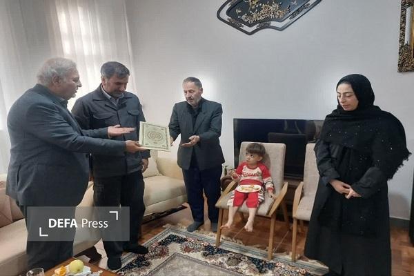 دیدار نماینده مردم اسدآباد در مجلس با خانواده‌های شهدا + تصاویر