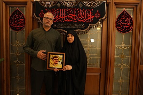 فیلم/ پدر شهید: قرآن و عترت دو بال عروج فرزندم بودند/ مادر شهید: حس مادرانه‌ام گواهی می‌داد علیرضا شهید می‌شود