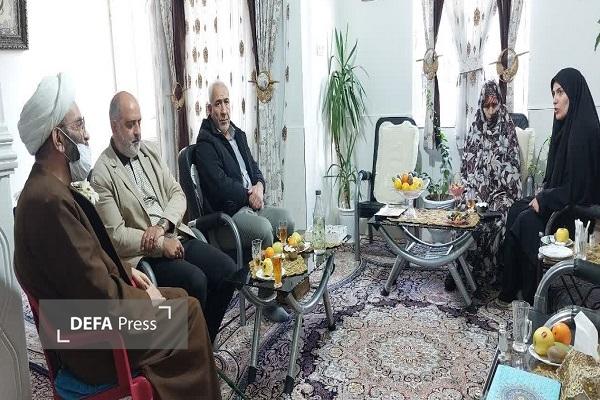 دیدار دبیرکل شهدای غریب اسارت با آزاده و جانباز حجت‌الاسلام «احمد فراهانی» در ملایر + تصاویر