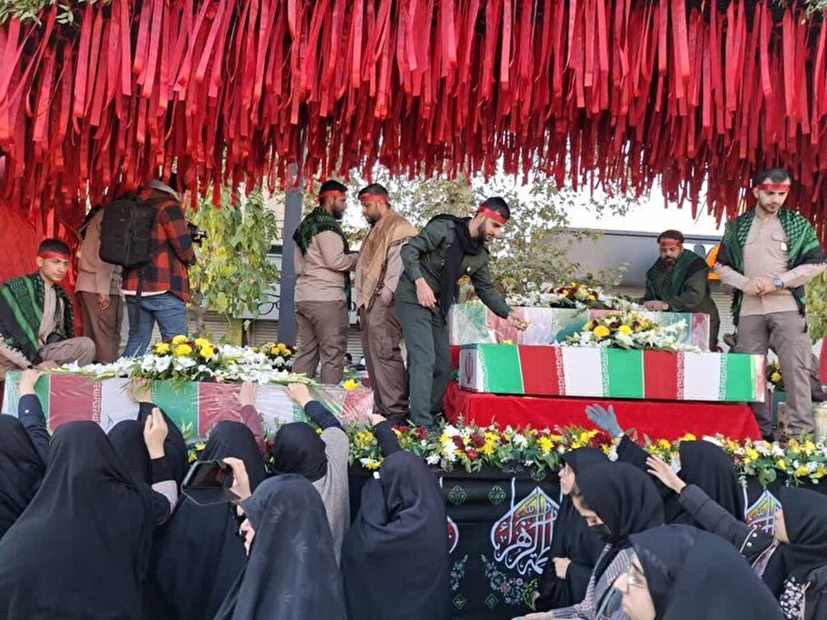 آغاز آیین تشییع پیکر ۱۰۰ شهید گمنام دفاع مقدس در تهران+ تصاویر