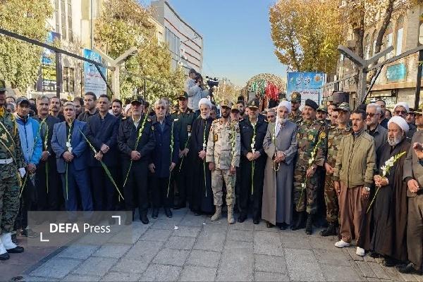 مراسم تشییع پیکر سه شهید گمنام همزمان با سراسر کشور در سنندج آغاز شد