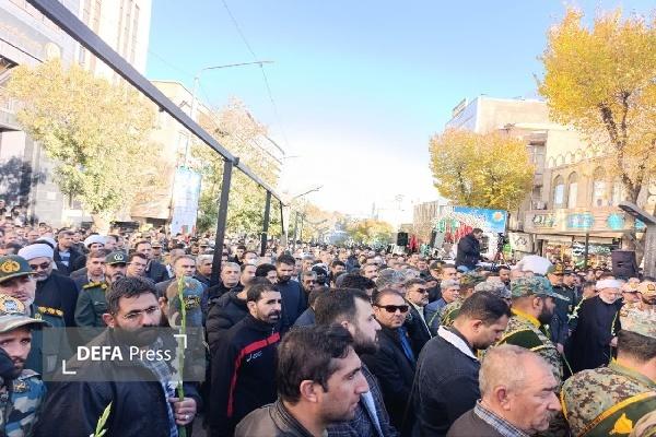 مراسم تشییع پیکر سه شهید گمنام همزمان با سراسر کشور در سنندج آغاز شد