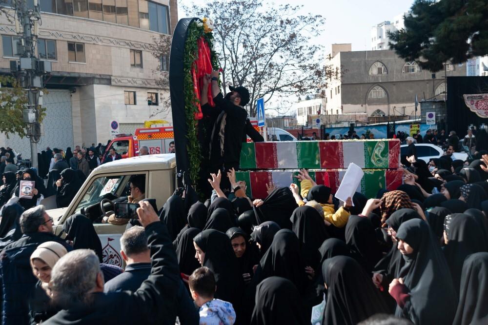 آغاز آیین تشییع پیکر ۱۳ شهید گمنام در مشهد+ فیلم