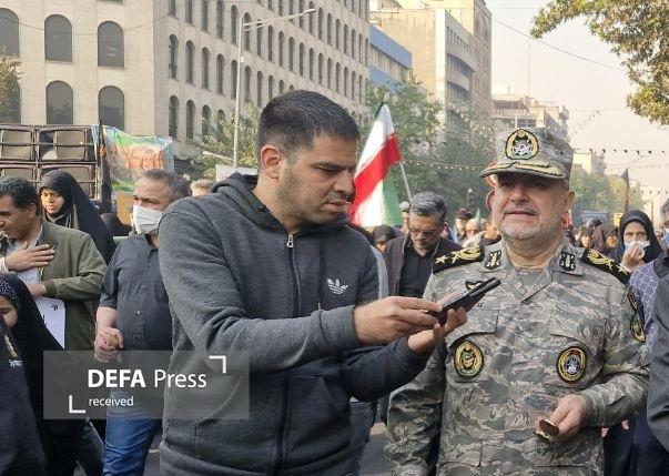 تشییع پیکر ۳۰۰ شهید گمنام دفاع مقدس در سراسر کشور/ لاله‌های فاطمی در آغوش ایرانی‌ها+ تصاویر