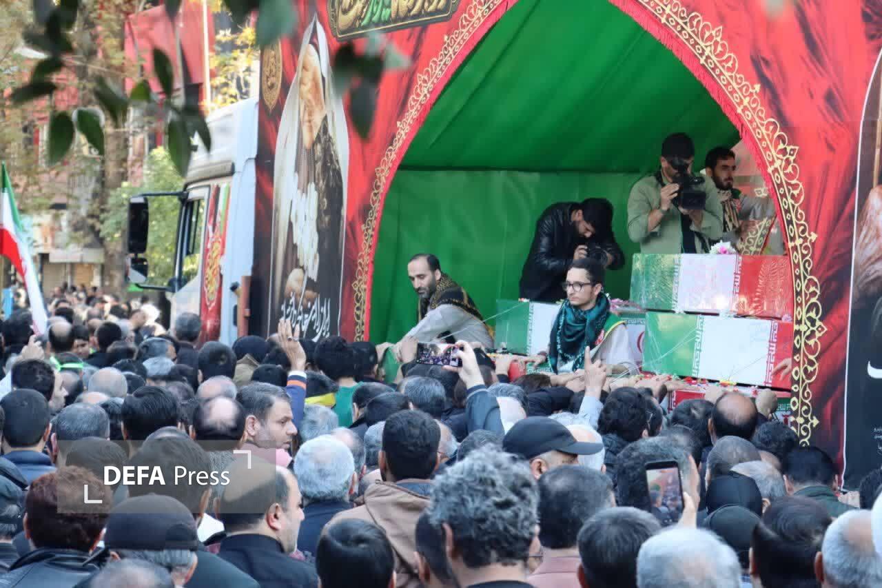 بدرقه ۳۰۰ شهید گمنام دفاع مقدس/ ایران سراسر معطر به عطر شهدا شد+ فیلم و تصاویر