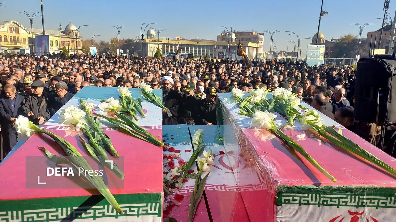 بدرقه ۳۰۰ شهید گمنام دفاع مقدس/ ایران سراسر معطر به عطر شهدا شد+ فیلم و تصاویر