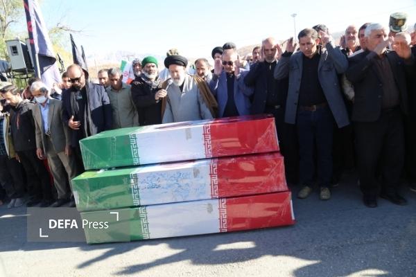 مراسم تشییع لاله‌های فاطمی بر روی دستان مردم شهیدپرور یاسوج+ تصاویر