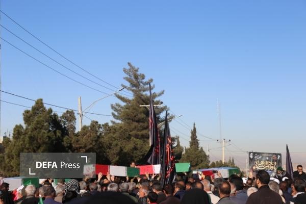 مراسم تشییع لاله‌های فاطمی بر روی دستان مردم شهیدپرور یاسوج+ تصاویر