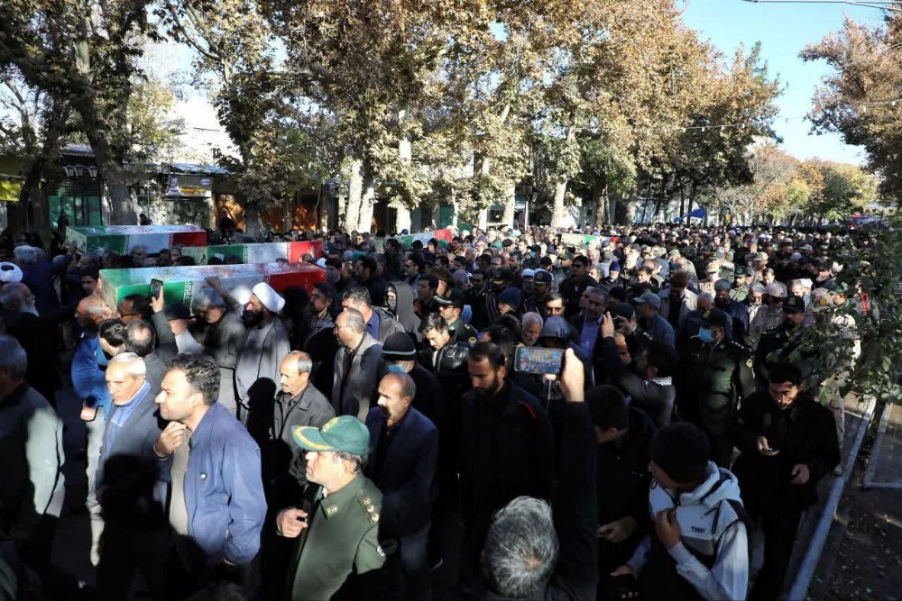 فیلم/ تشییع پیکر مطهر هشت شهید گمنام دفاع مقدس در مرکز خراسان‌شمالی