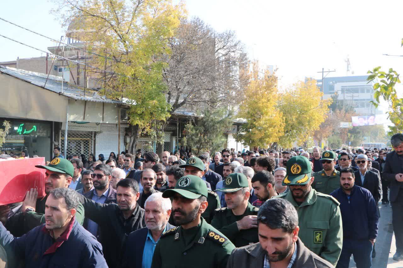 فیلم/ تشییع پیکر مطهر یکی از شهدای گمنام در فرماندهی انتظامی شهرستان شیروان