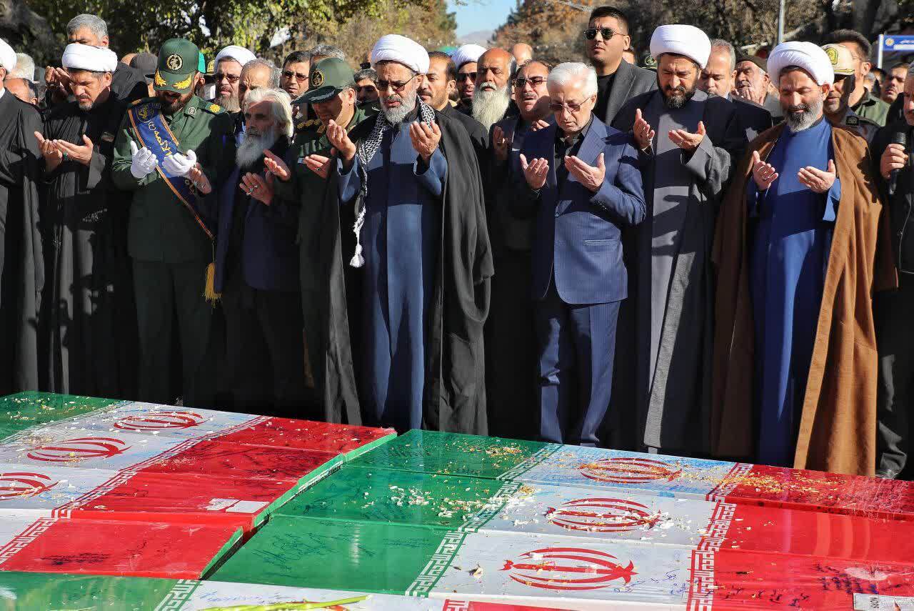 فیلم/ اقامه نماز میت بر پیکر مطهر هشت شهید گمنام خراسان‌شمالی