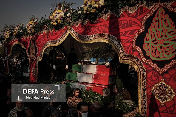 تشییع پیکر ۱۰۰ شهید گمنام در تهران -۱