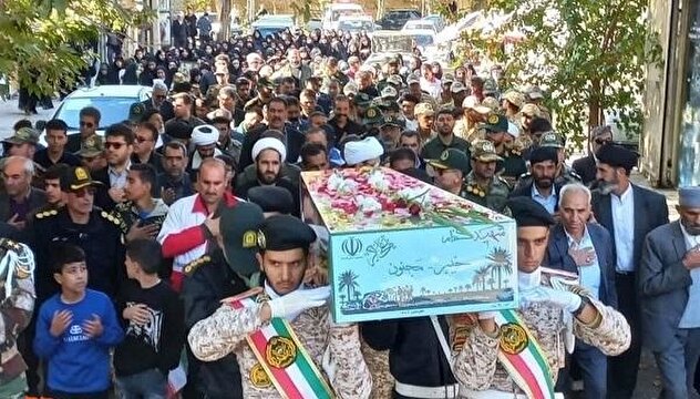 فیلم/ استقبال باشکوه مردم خرم آباد از لاله‌های فاطمی