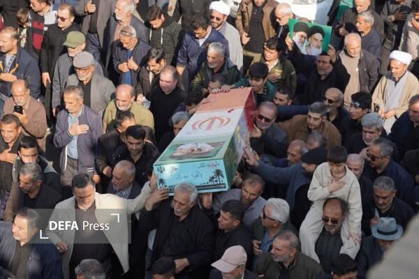قزوین یکپارچه شور و اشک/ حضور عظیم مردم در بدرقه شهدای گمنام قزوین یکپارچه شور و اشک/ حضور عظیم مردم در بدرقه شهدای گمنام
