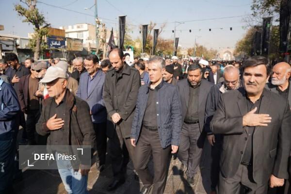 قزوین یکپارچه شور و اشک/ حضور عظیم مردم در بدرقه شهدای گمنام قزوین یکپارچه شور و اشک/ حضور عظیم مردم در بدرقه شهدای گمنام