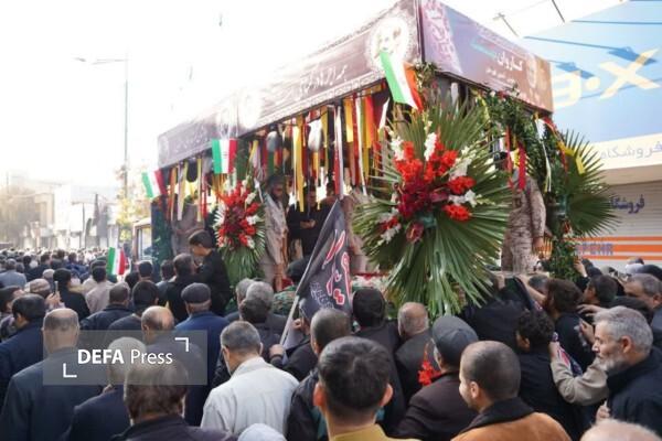 قزوین یکپارچه شور و اشک/ حضور عظیم مردم در بدرقه شهدای گمنام قزوین یکپارچه شور و اشک/ حضور عظیم مردم در بدرقه شهدای گمنام