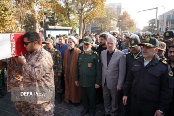 قزوین یکپارچه شور و اشک/ حضور عظیم مردم در بدرقه شهدای گمنام قزوین یکپارچه شور و اشک/ حضور عظیم مردم در بدرقه شهدای گمنام